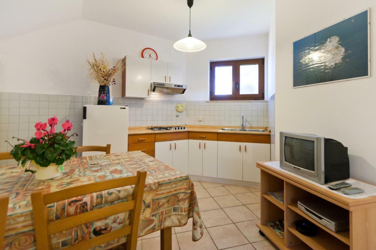 Apartments Redenta Tar-Vabriga ภายนอก รูปภาพ