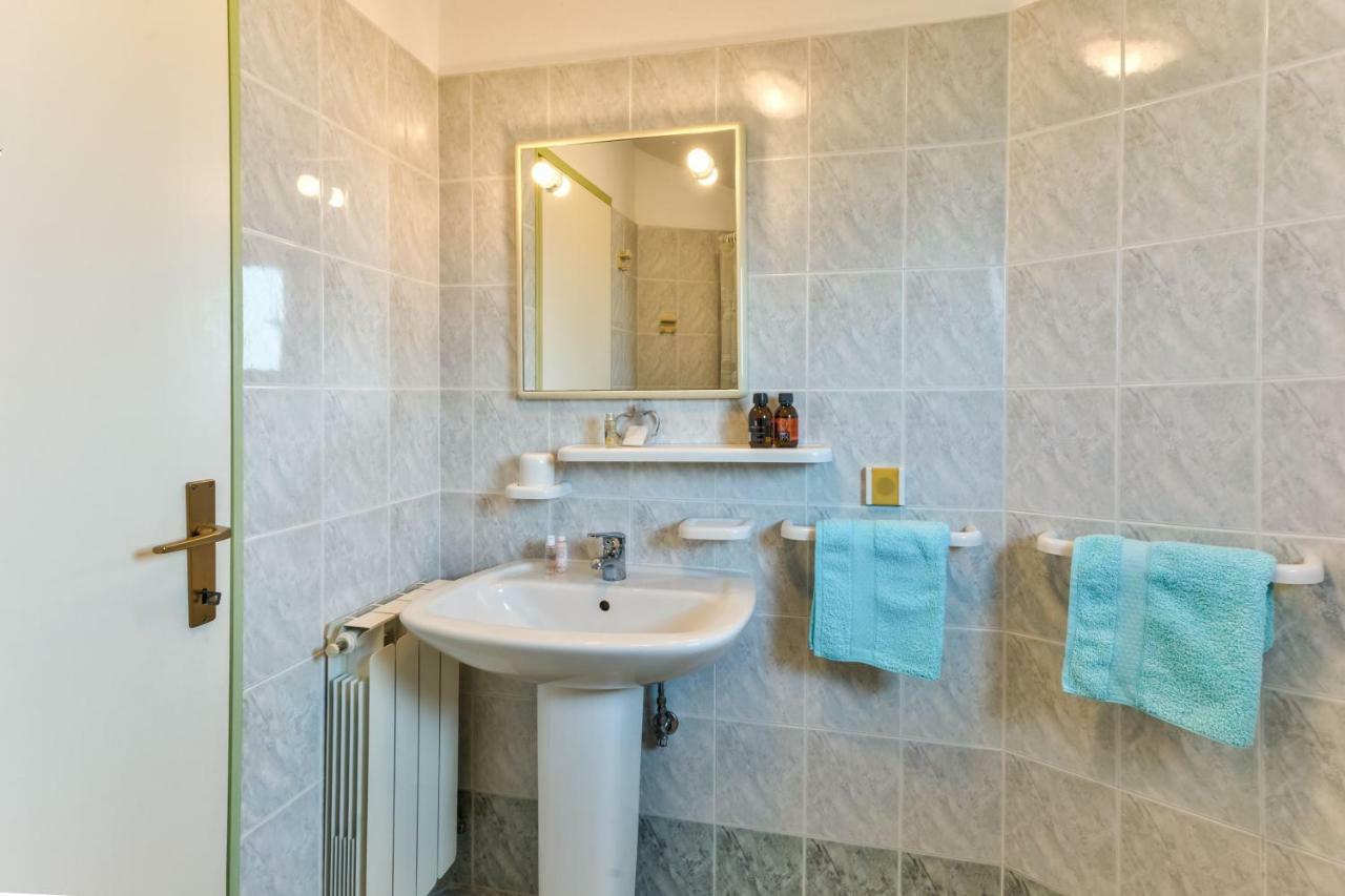 Apartments Redenta Tar-Vabriga ภายนอก รูปภาพ