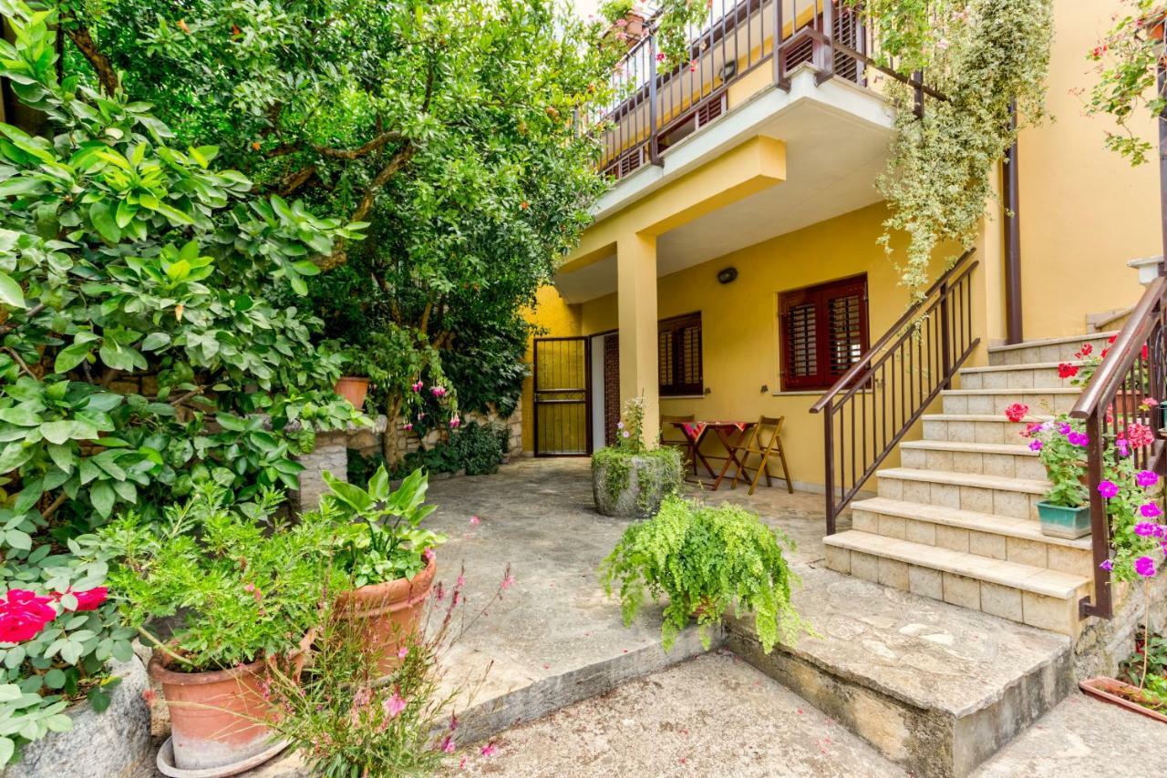 Apartments Redenta Tar-Vabriga ภายนอก รูปภาพ