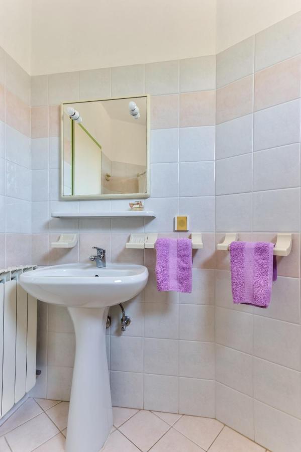 Apartments Redenta Tar-Vabriga ภายนอก รูปภาพ